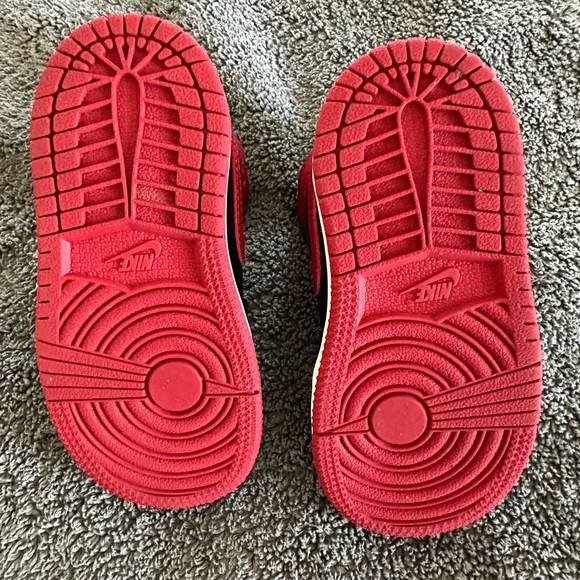 Jordan - Red Black -  Toddler 7C - Picture 3 of 5